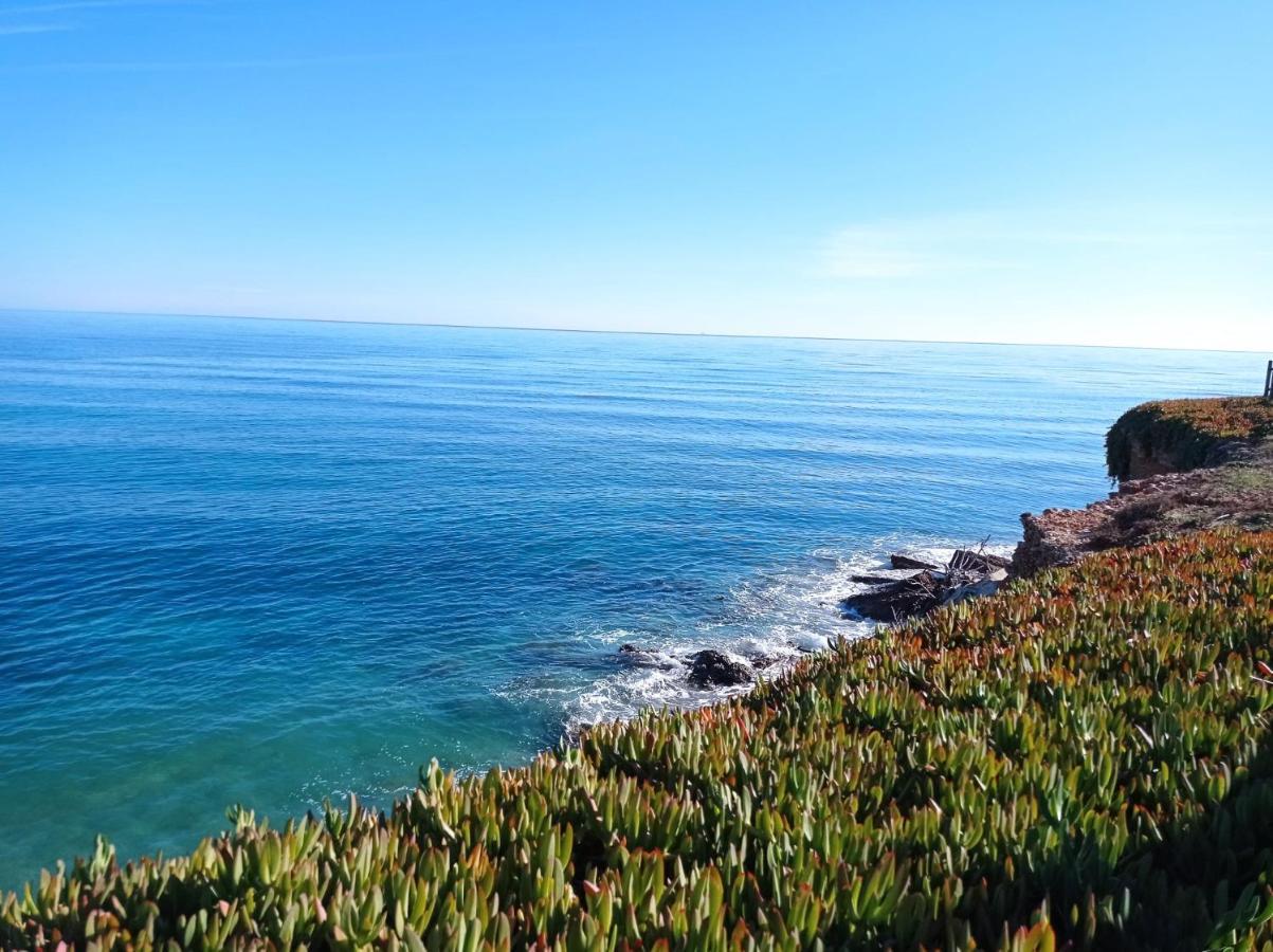 Junto Al Mar *